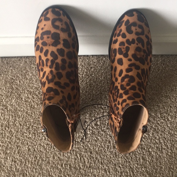 “Time and Tru” leaped print booties; size 7 1/2 - Picture 7 of 11